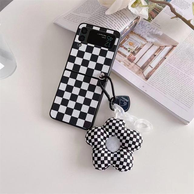 Luxury Checkerboard Sun Flower Beads Wristband Hand Bracelet Leather Phone Case For Samsung Galaxy Z Flip 4 Z Flip 3 Back Cover