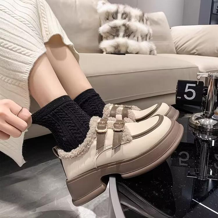 Loafer mit dicker Sohle, kleine Lederschuhe, warme Samtschuhe, neue Modelle im Winter 2025, japanische Studenten werden ihre Körpergröße erhöhen und c tragen