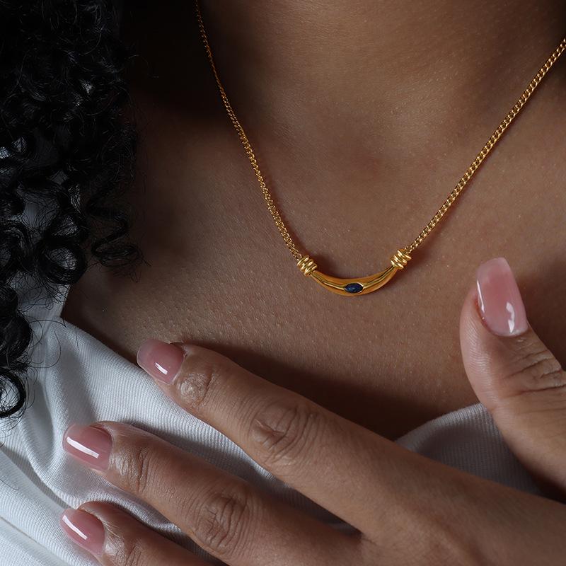 

Greek Girl Retro Luxury Minimalist Titanium Steel Clavicle Necklace