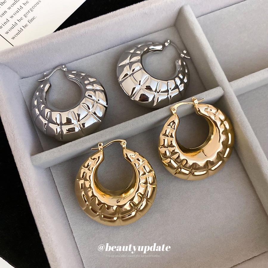 Metallic Round Pleated Textured Ear Cuffs - Versatile High-End Niche Fashion Earrings