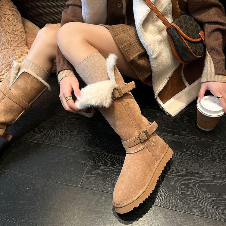 

Посетите Харбин стильно в зимних замшевых сноубутсах 2024 года: Толстая флисовая подкладка, Высокое голенище, Толстая подошва и Двойные разрезы для комфорта. 36