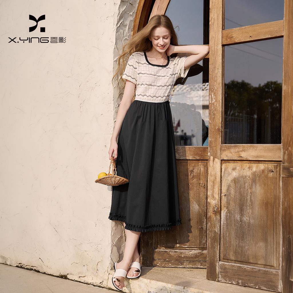 Fragrant striped contrasting knitted dress for women in the summer of 2026, new lace patchwork waist skirt, short sleeved lightweight skirt