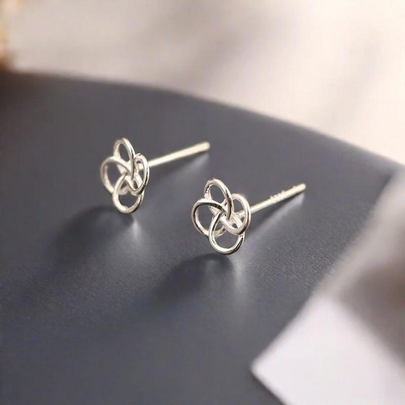 S999 Pure Silver Four-Leaf Clover Bow Earrings - Stylish, High-End Design for Women. S999 Pure Silver