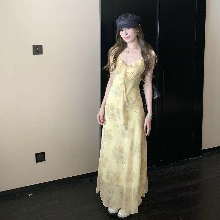 

Yellow Strappy Summer Beach Dress: Elegant Ruffled French Style with Puff Sleeves and Cinched Waist Large жовтий