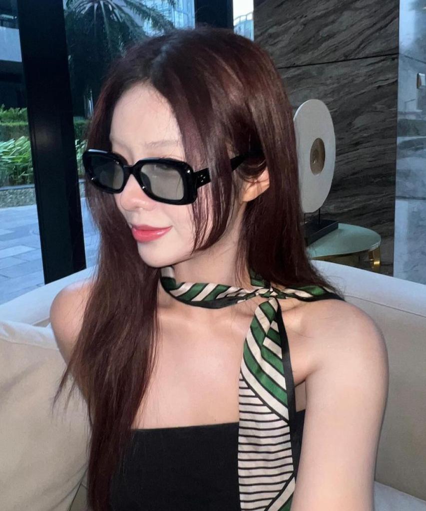 Hangeul Square Sunglasses Moss Green