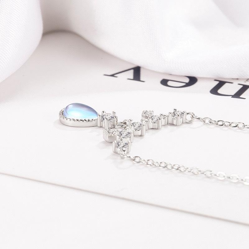 Tears Moonlight Stone Necklace for Women Ins Style Light Luxury Temperature Design High-end Pendant Collarbone Chain