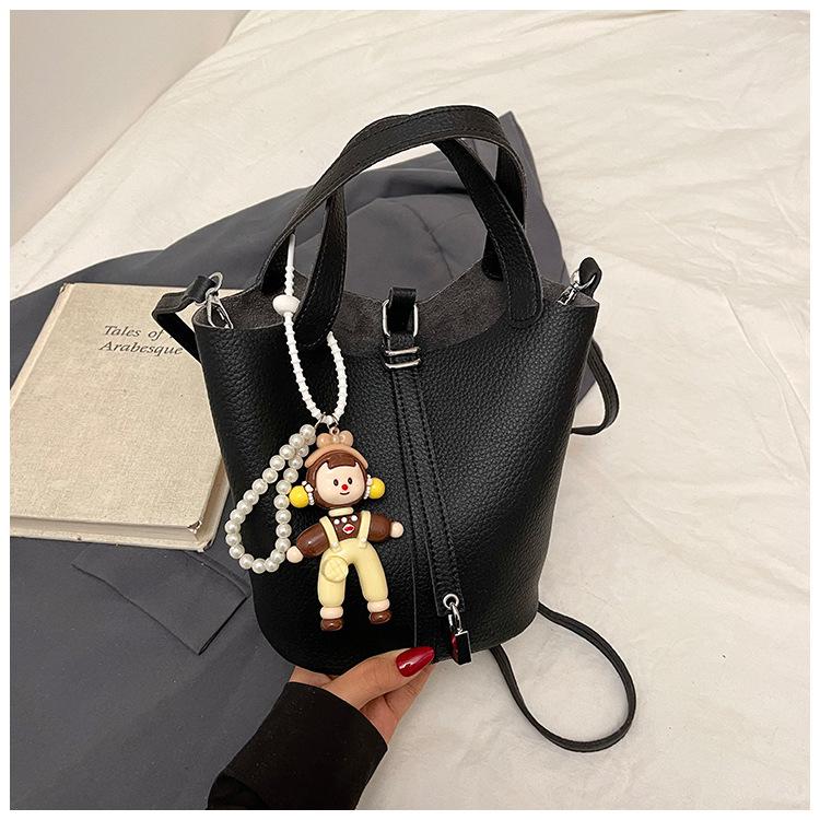 Beliebte tragbare Eimertasche Damen Frühling und Sommer 2025 Neue einfache und lässige Umhängetasche Modische Umhängetasche