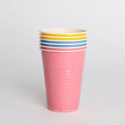 Zestaw 6 kolorowych, wielorazowych kubków plastikowych