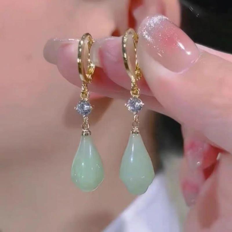 Elegant 2024 Green Magnolia Tassel Earrings - Ancient-Inspired with a Modern Twist зелёный