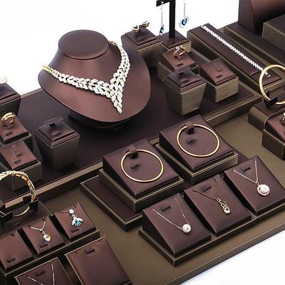 Schmuckherstellung – Verpackung & Präsentation von Schmuck