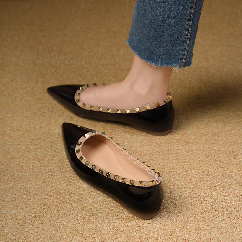 The 2025 new rivet pointed toe shallow flat shoe is a fashionable and comfortable single shoe for women to wear on one foot