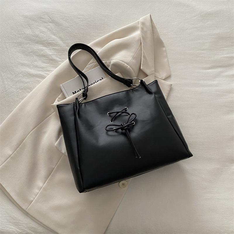 Underarm Handbag Large Capacity Personality Fashion Simple 2025 New Sweet Bow Commuter Shoulder Tote Bag
