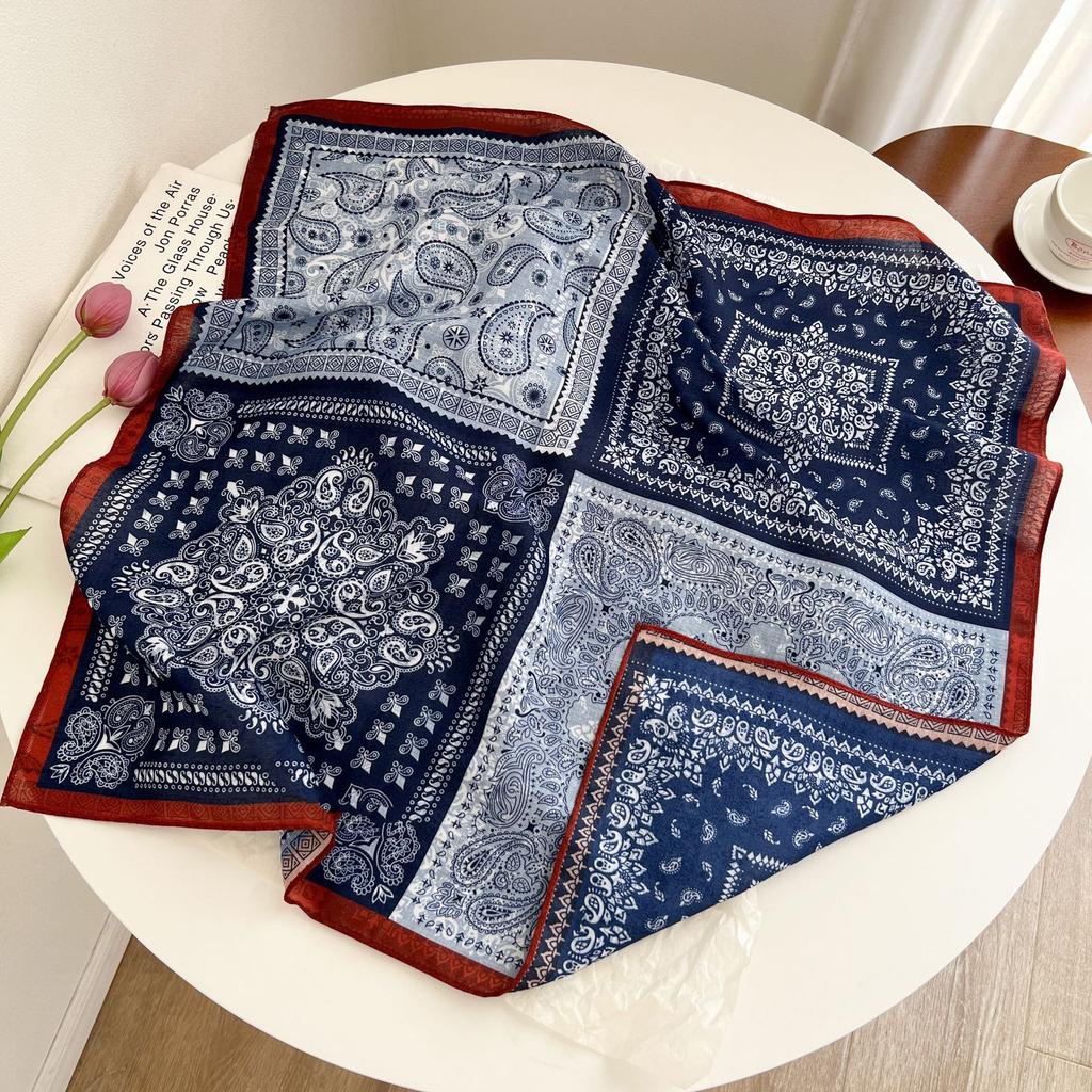 Summer new double-sided velvet scarf air-conditioned room with shawl women travel photo thin sunscreen 61 small square scarf