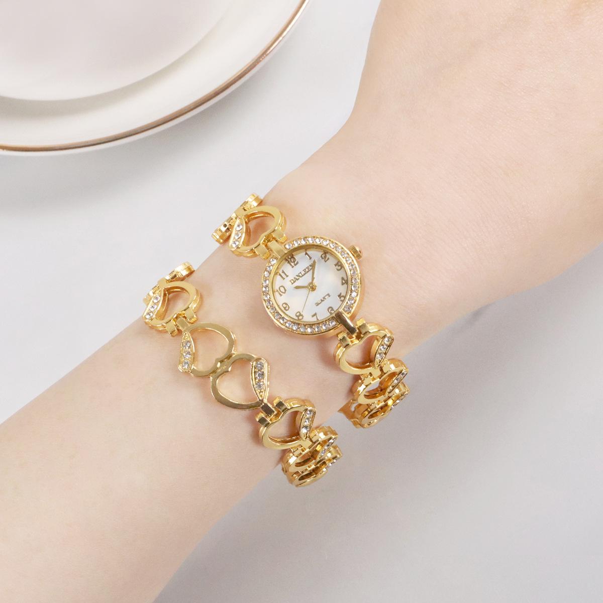 

Women s Versatile Fashion Quartz Watch with Diamond and Rhinestone Accents