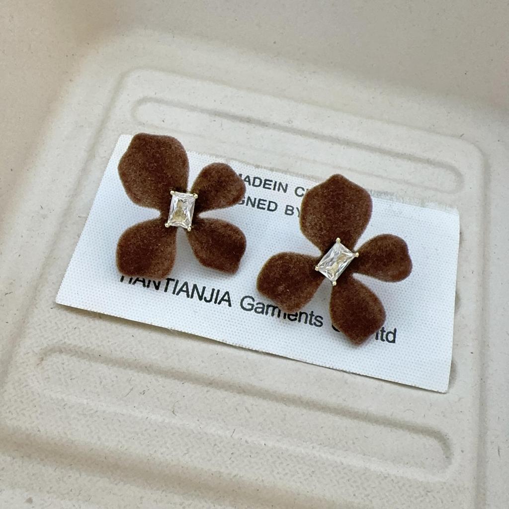 Elegant Zircon Flower Stud Earrings - Niche Style for Women, Versatile for Autumn and Winter