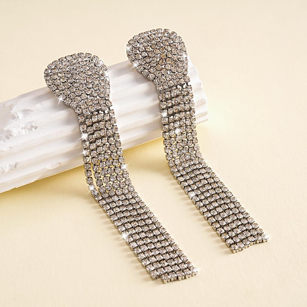 European and American Silver Needle Diamond-encrusted Round Fringed Stud Earrings French Light Luxury Earrings Niche Design Earrings