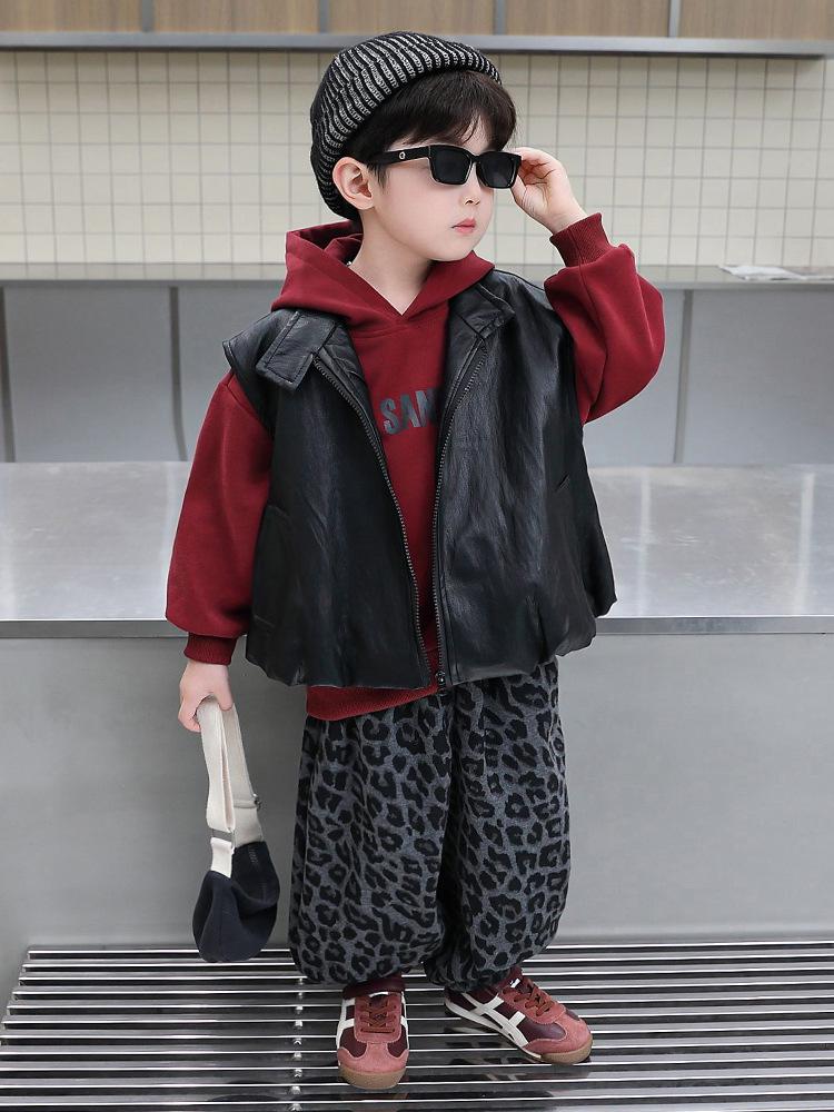 Chłopięcy jesienny trzyczęściowy zestaw streetwearowy w stylu koreańskim: bluza z kapturem i skórzana kamizelka