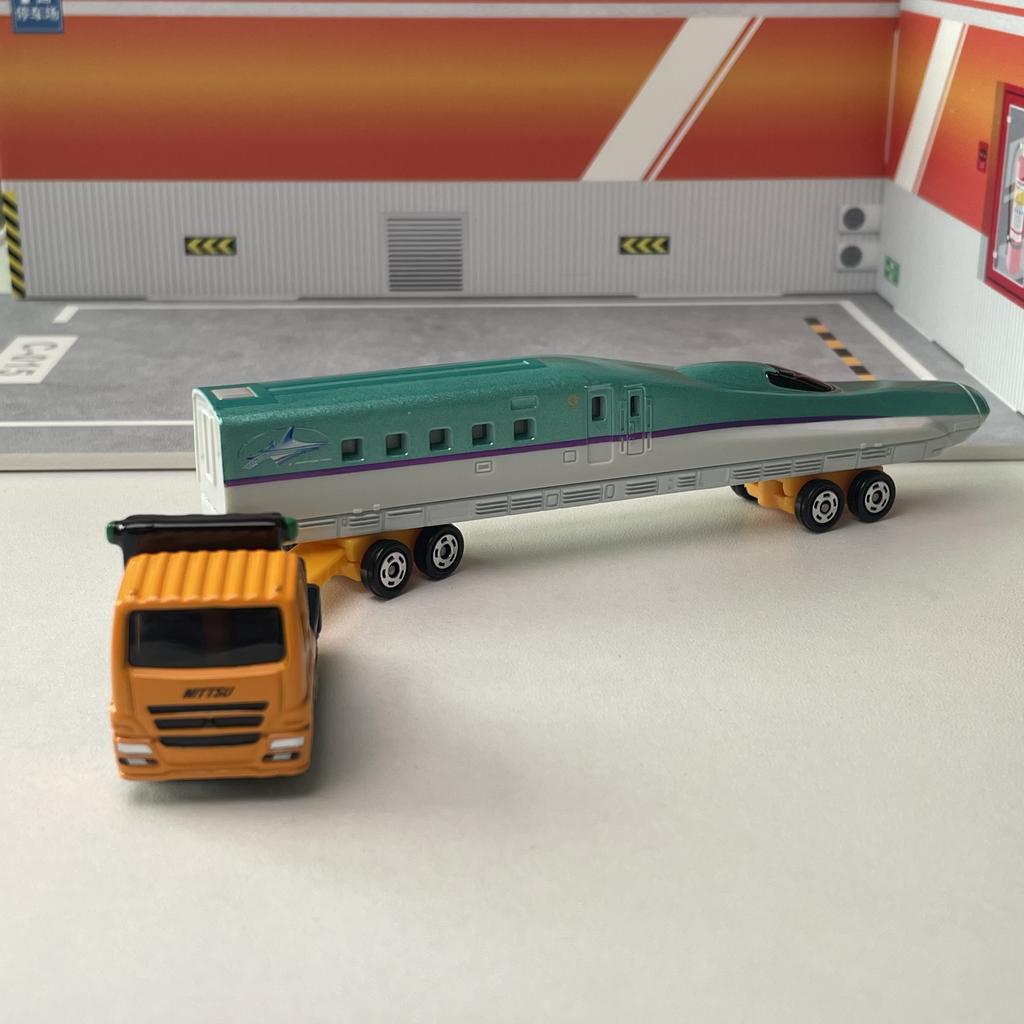 Tomica Langtyp Nr. 122 Mitsubishi Fuso Super Great Shinkansen Serie H5 Hayabusa Transporter Legierungs-Automodell