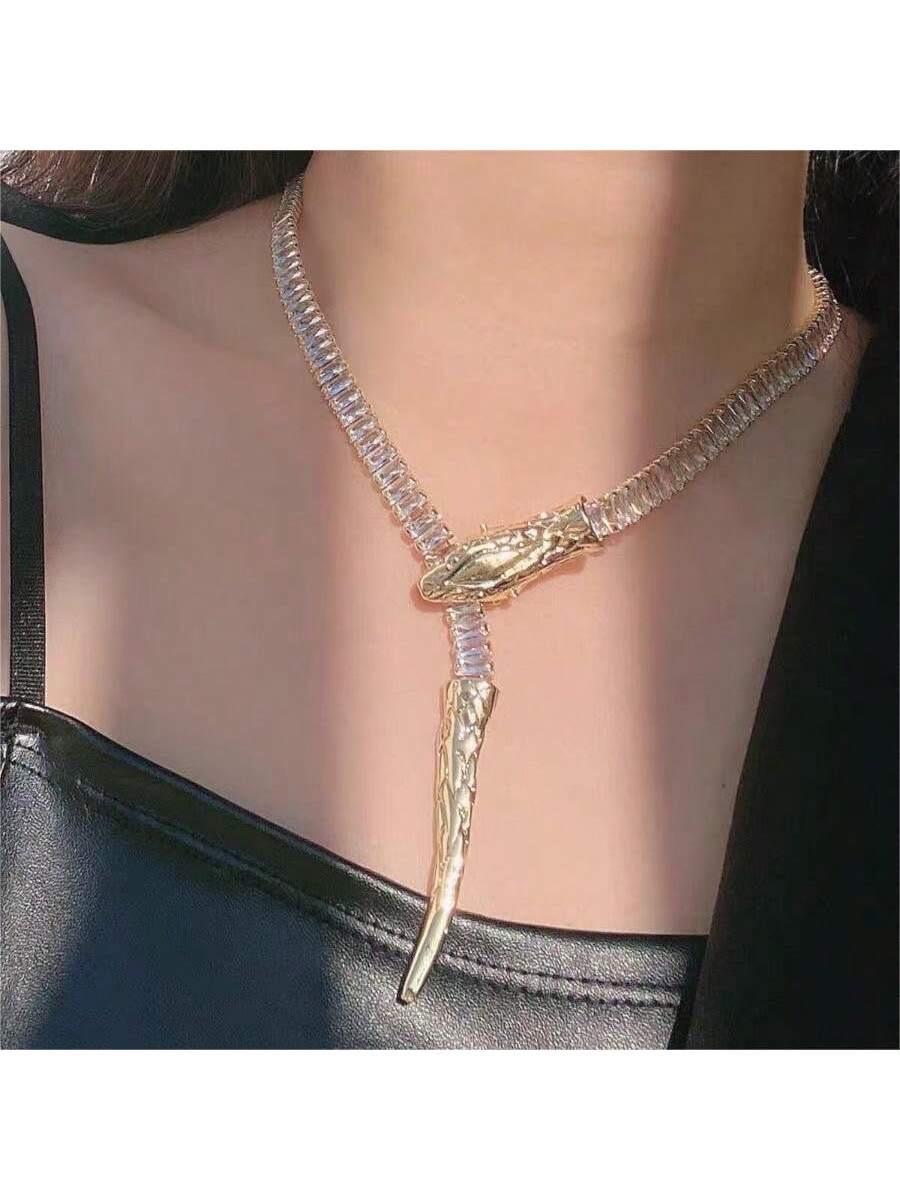 

Элегантное регулируемое колье-цепочка «Змея» со стразами золотой