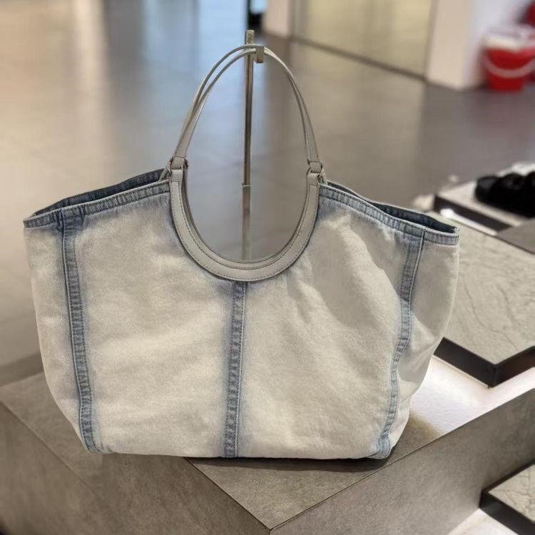 

2025 Washed Denim Tote: Large-Capacity Casual Handbag for Versatile Commute джинсовый синий