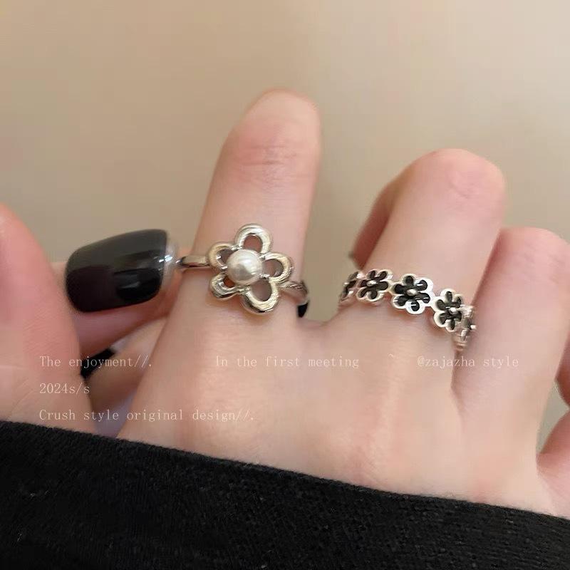 Small Flower Open Ring for Women, Vintage Style, Finger Ring with High-end and Unique Design, Finger Ring with Small Details.