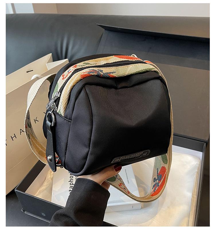 Trendy Women's Large Capacity Oxford Cloth Shell Bag - Single Shoulder Messenger Bag with Ribbon.
