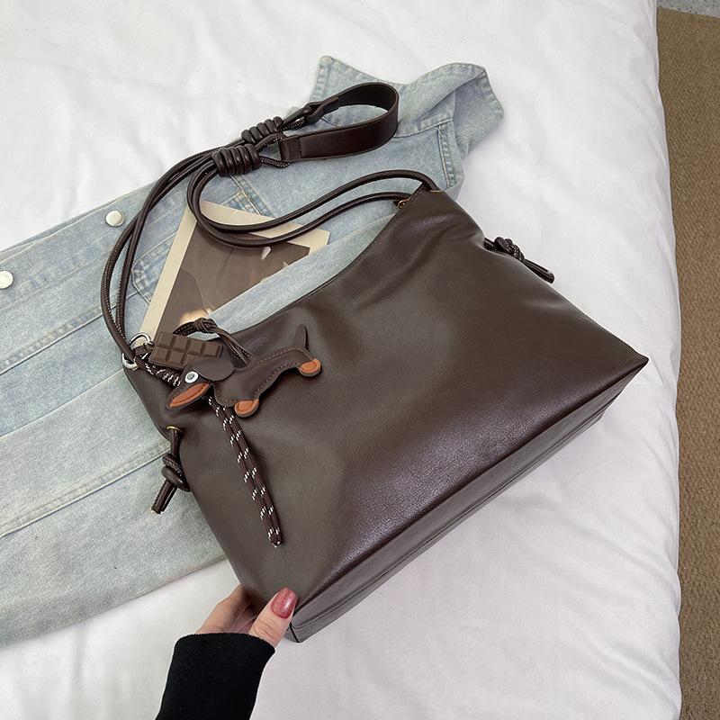 Casual Large-capacity Bag, High Appearance Level, Trendy and Fashionable Single-shoulder Armpit Bag, Commuter Tote Bag