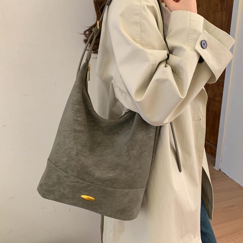 Simple retro matte bag women's 2025 new commuter versatile messenger bag slack shoulder tote bucket bag