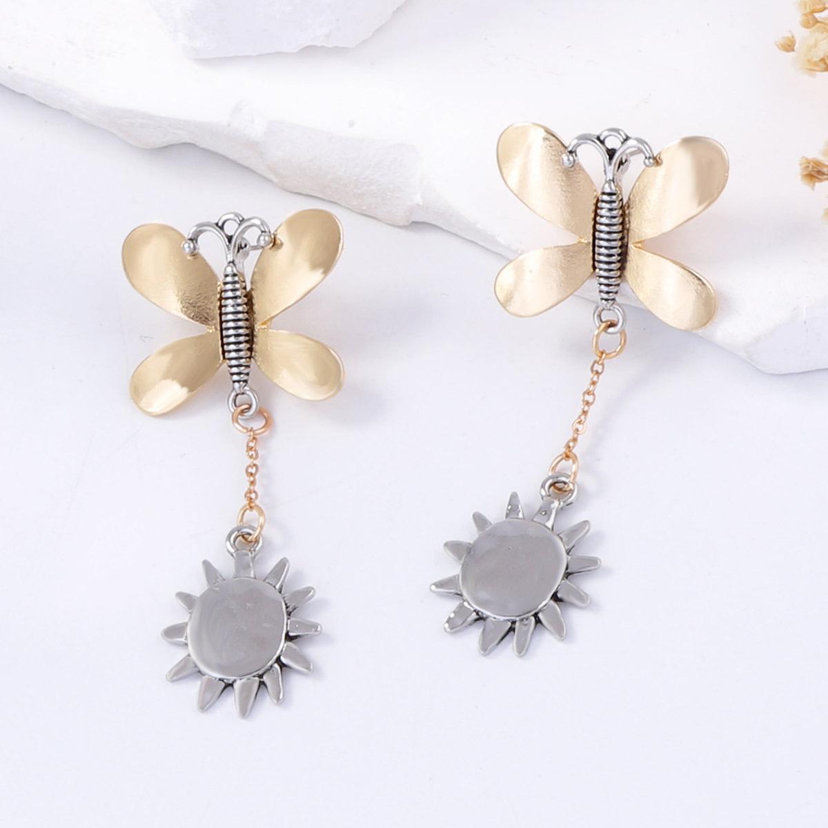 

Light luxury trend, high-end design sense, elegant alloy animal-shaped pendant earrings, elegant and cold style for women