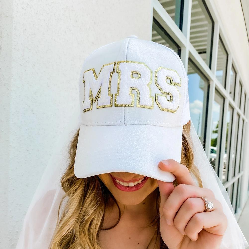 

Mrs. White Glitter Patch Trucker Hat Wedding Bachelorette Party Bride To Be Bridal Shower Girls Weekend Bridesmaid Proposal Gift 1pcs