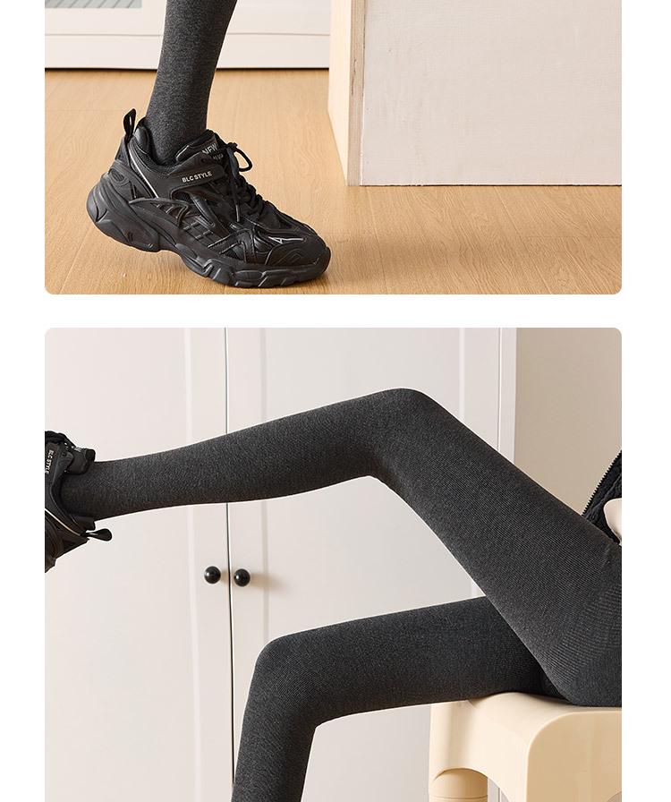 Women's Gray Velvet Leggings with Vertical Stripes – Slimming, Micro-Pressure, Stirrup Style for Autumn/Winter.