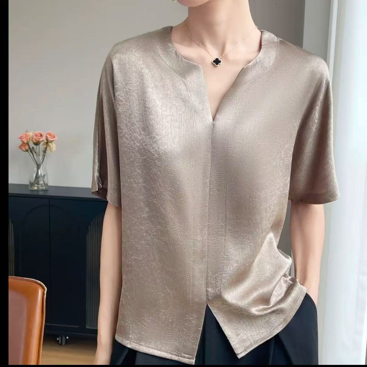

Women s V-neck Short-sleeve Blouse High-end Satin Shirt Summer Solid Color Loose Blouse 2XL шампанського