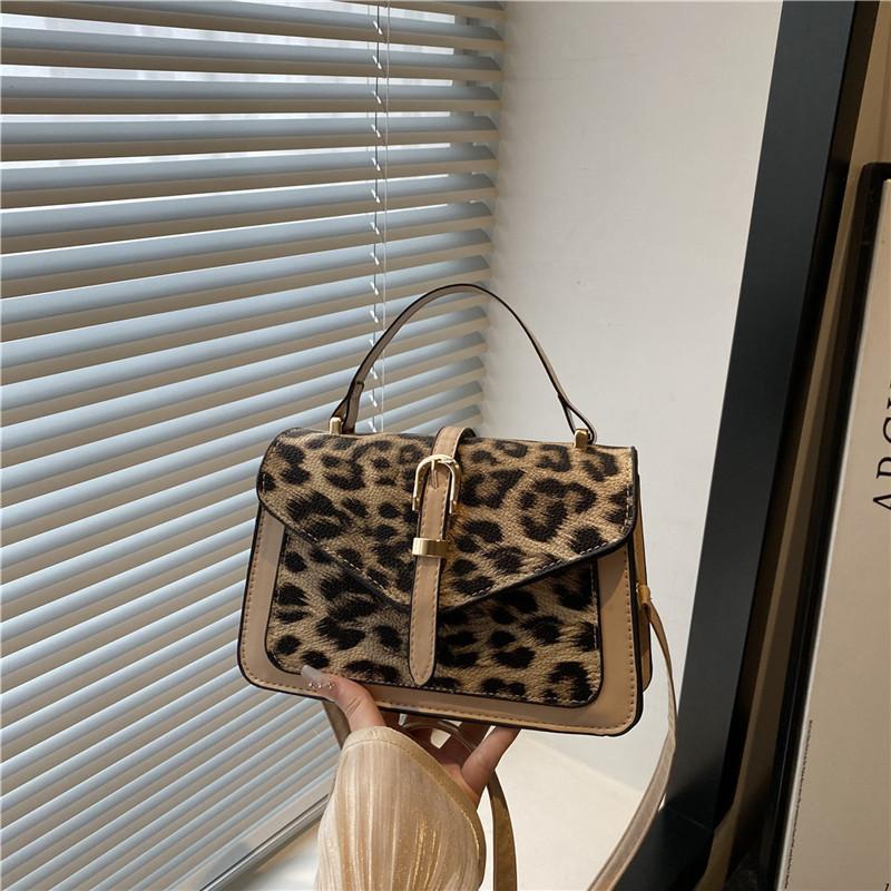 

Ретро мода леопардовый принт простой летний новый персонализированный портативный мессенджер маленькая квадратная сумка женщина хаки
