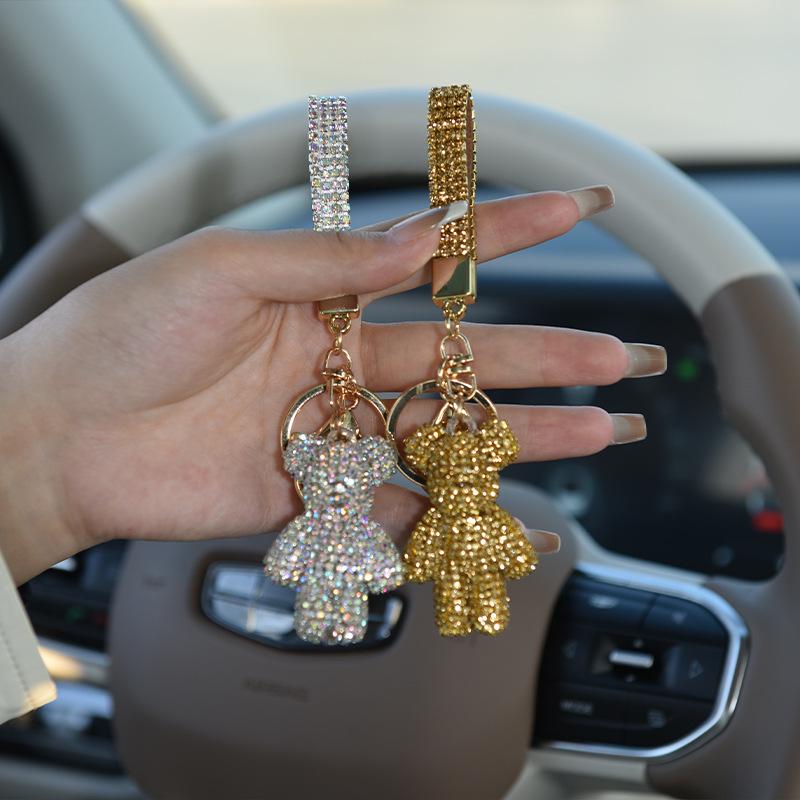 Chic Rhinestone Bear Keychain: Cute & Exquisite Bag Charm