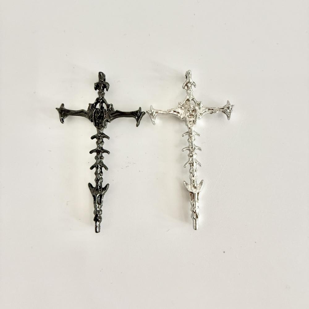 Retro Skeleton Black Pendant Necklace for Couples Double-Sided Punk Style Personalized Three-Dimensional Spine Cross Jewelry