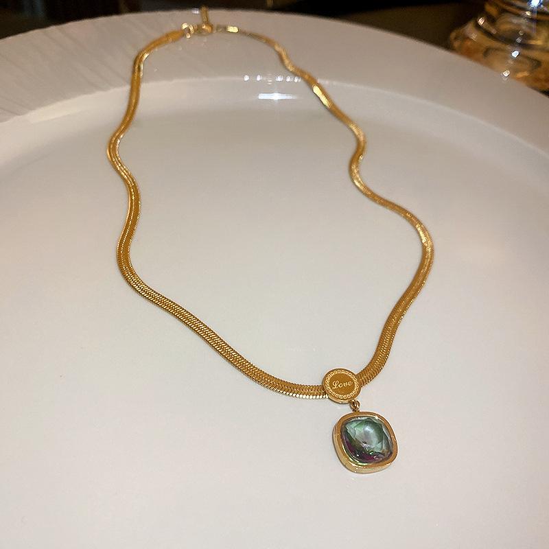 Butterfly Irregular Pearl Necklace Medieval Vintage Temperament Collarbone Chain Versatile High-end Jewelry