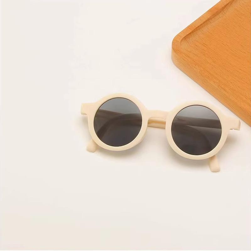 

Korean Foldable Kids Sunglasses with Transparent Ocean Lenses - Trendy Sun Protection for Boys & Girls