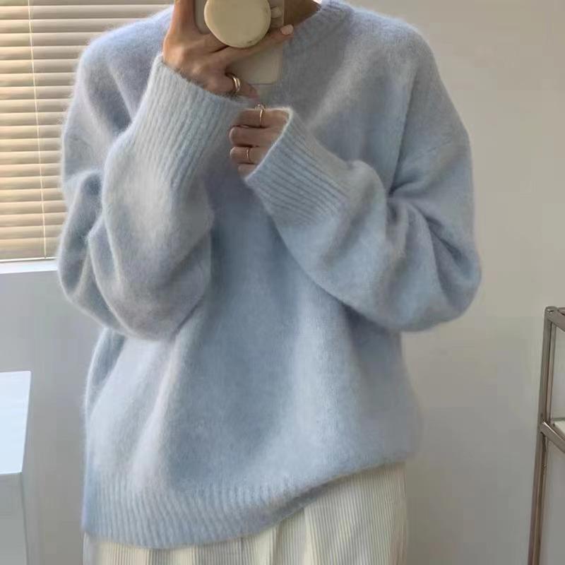 Dámský šedý měkký mohérový svetr s dlouhým rukávem a volným úpletem