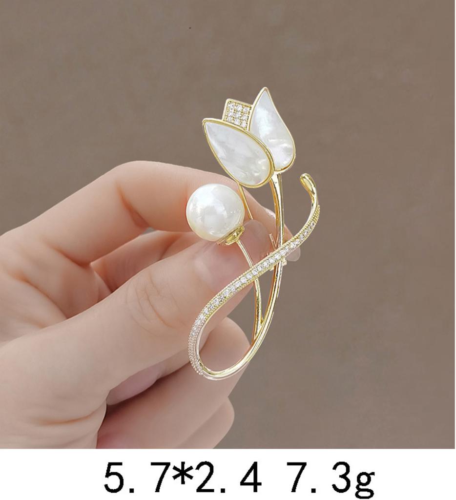 Modische Perlen-Schmetterling Strass Broschen für Damen Elegante Metall Befestigungs Kleider Pins Täglicher High-End Schmuck