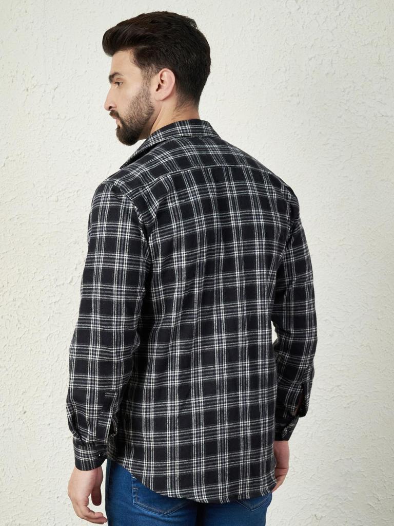 Schwarzes kariertes Flanellhemd mit zwei Taschen – 100 % gekämmte Baumwolle, 180 g/m², lange Ärmel