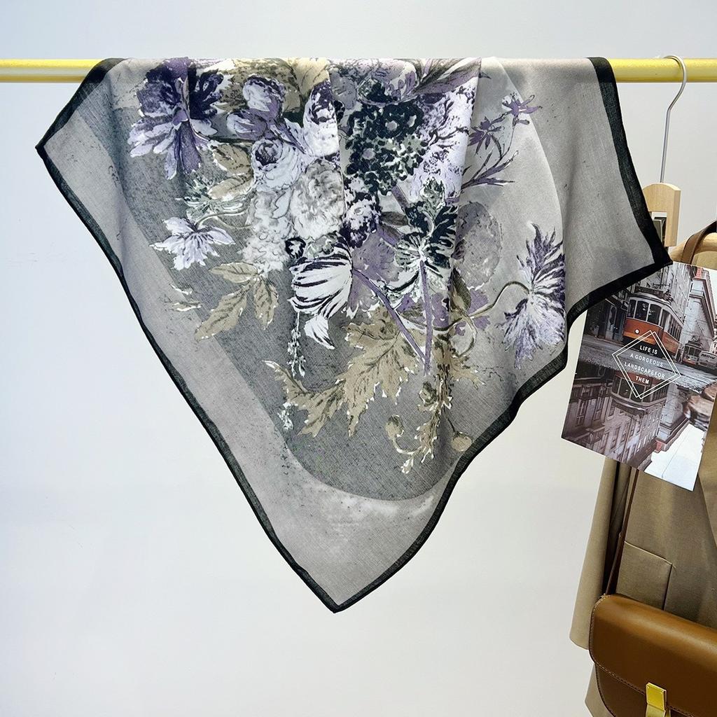 Retro light luxury high-end carriage cotton and linen scarf, spring and autumn new 71cm small square scarf, foreign-style decorative versatile scarf