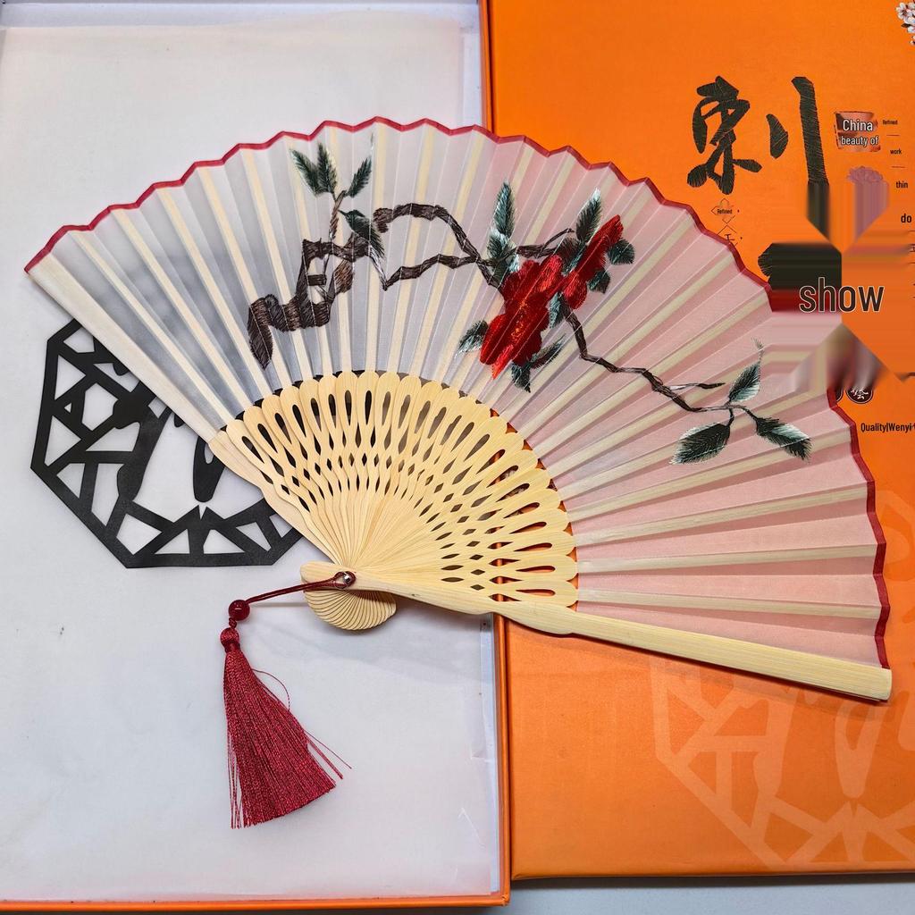 Składany wachlarz z haftem dwustronnym Old Changmen Suzhou: Starożytny Styl Cheongsam dla Kobiet