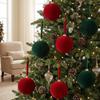 Beflockte Weihnachtsbaumkugeln für die Feiertagsdekoration