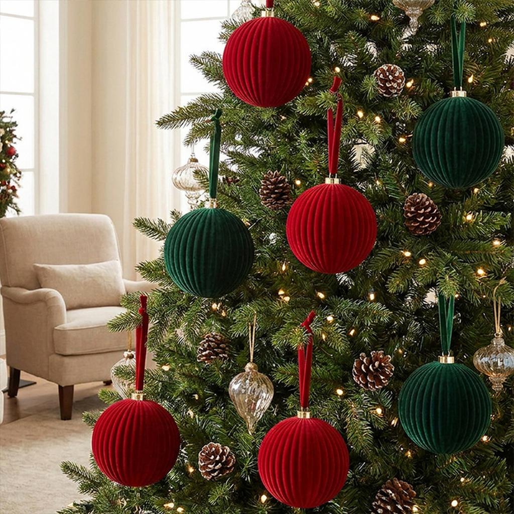 Beflockte Weihnachtsbaumkugeln für die Feiertagsdekoration