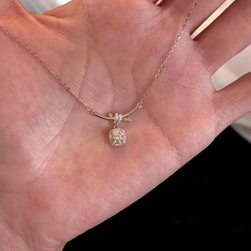 Titanium Steel Non-fading Small Waist Necklace Women's Summer Niche Design Accessories Collarbone Chain Pendant