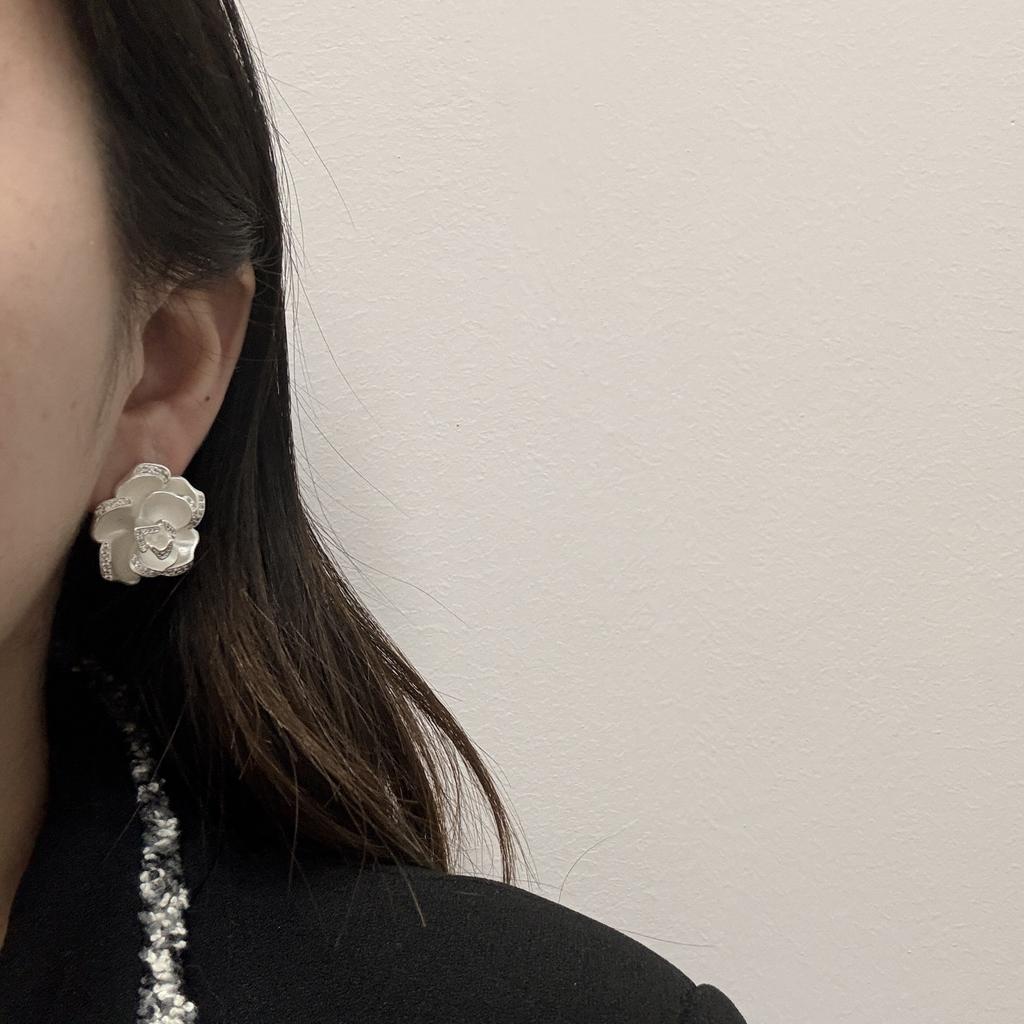 French Retro Premium Camellia Stud Earrings Fashion Design Sense Earrings Exquisite Earrings Earrings Women