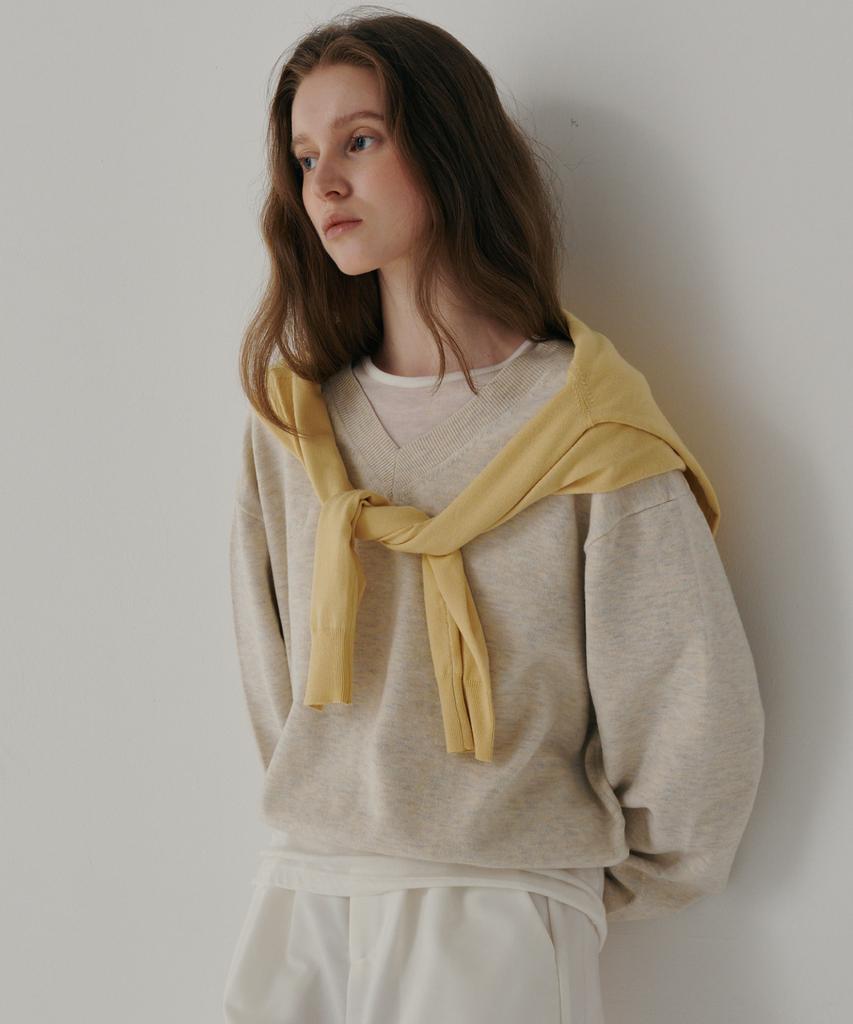 Banillaniteu Blooming Loose Fit V-Neck Knit