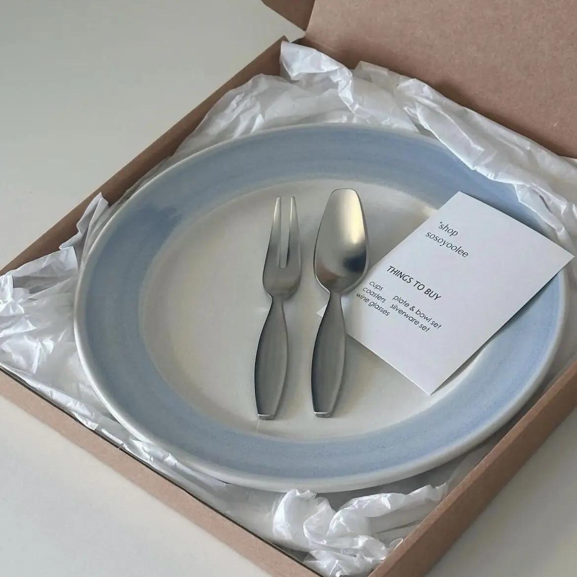 

Нарисованная вручную градиентная синяя десертная тарелка обеденная тарелка корейский стиль посуда для бранча блюдо для овощей и фруктов холодный стиль украшение 8 inches