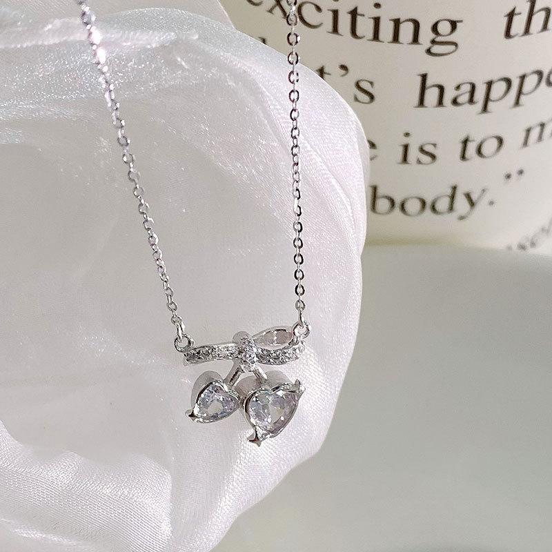 

Ожерелье с четырьмя звездами и вишней, милое и универсальное, нишевый дизайн, бриллиантовая цепочка, легкая роскошная цепочка на ключицу для женщин