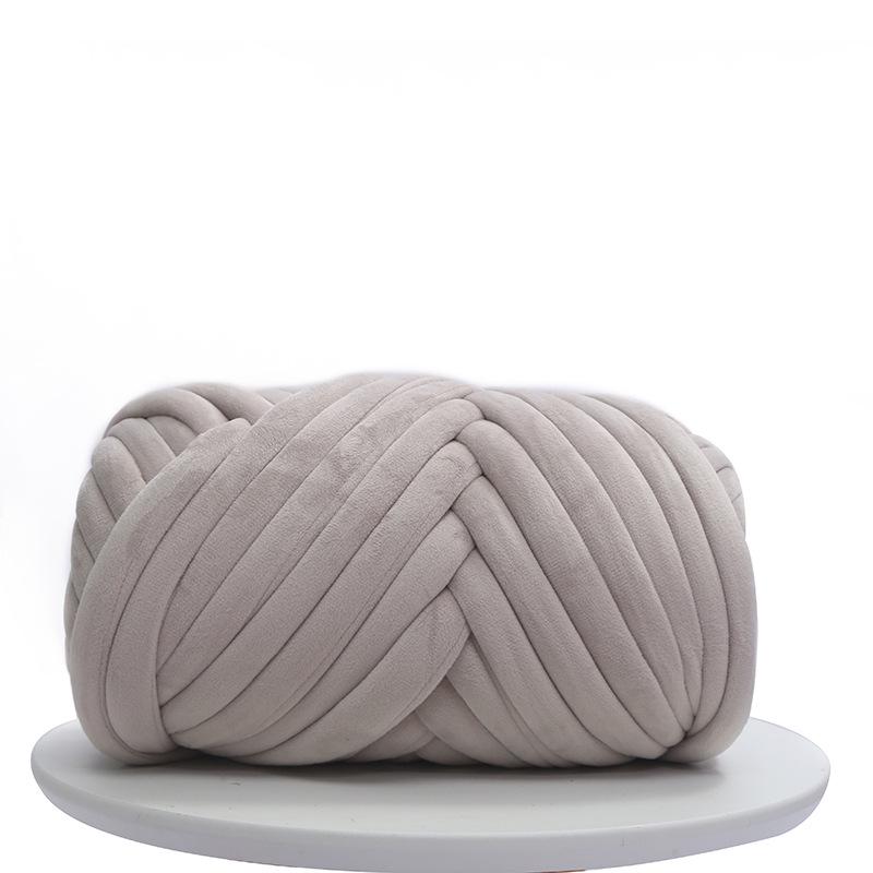 Introducing Our DIY Velvet Crystal Yarn Pillow Cat Bed: 3cm Thick, Soft, and Cozy!